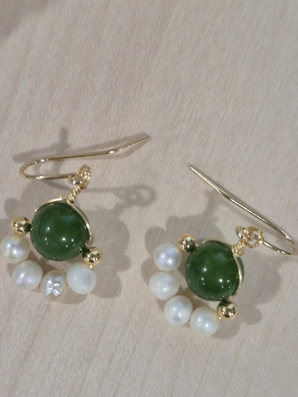 🎉🎉NEW🎉🎉 GOEGEOUS!! 14kt Gold FilledJADE AND FRESHWATER Pearl Dangle Earrings